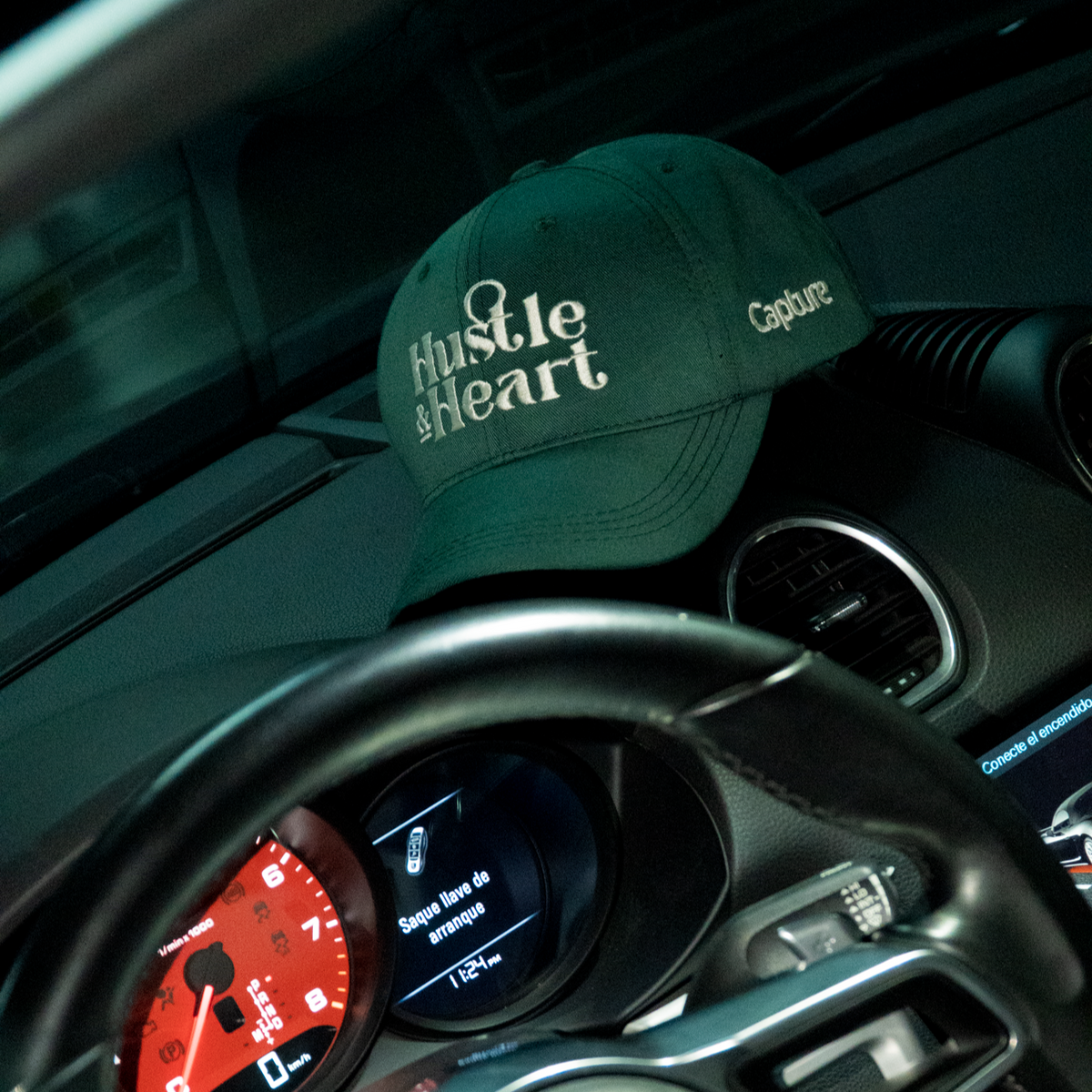 Hustle & Heart en el interior de un Porsche
